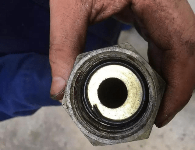 引風機O型圈老化漏油,然后鍋爐就MFT了